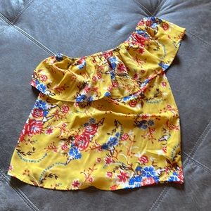 3/$18🌻NWT Lily White one shoulder top